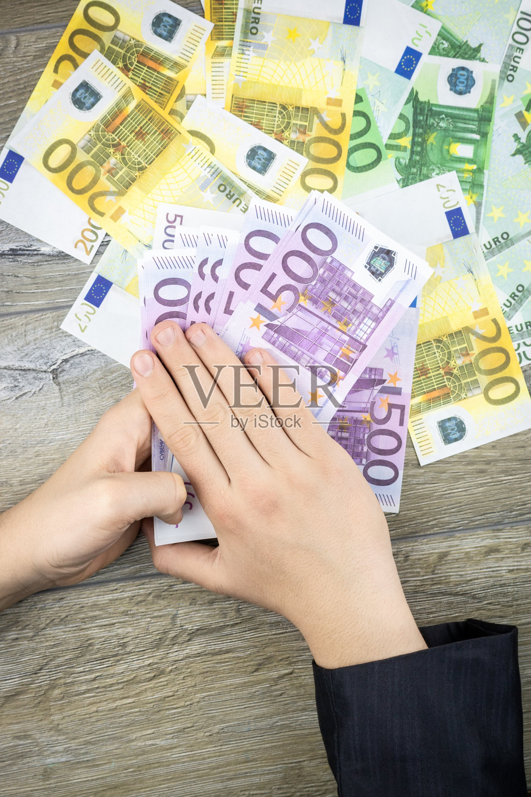 手中持有的欧元照片摄影图片