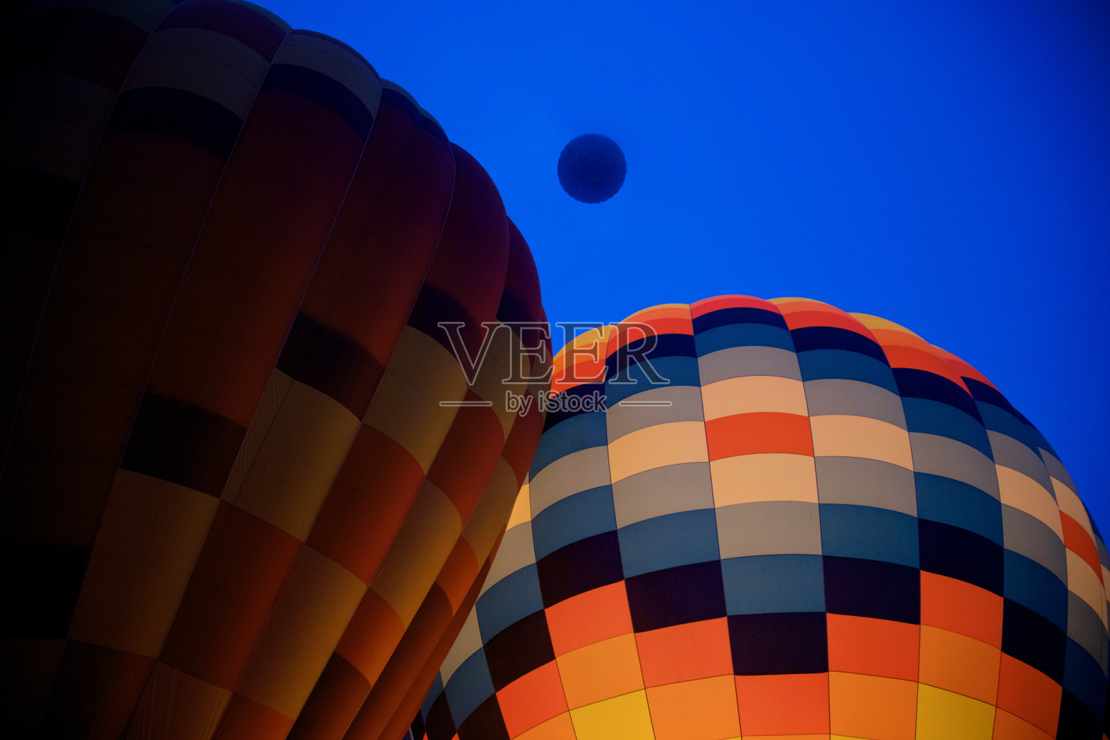 气球早上在卡帕多西亚起飞照片摄影图片