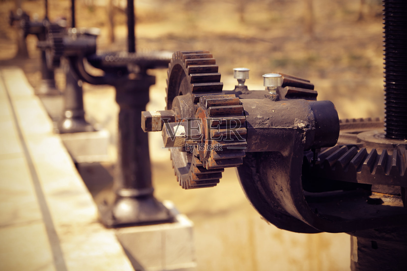 灌溉渠和闸阀具有彩色效果照片摄影图片