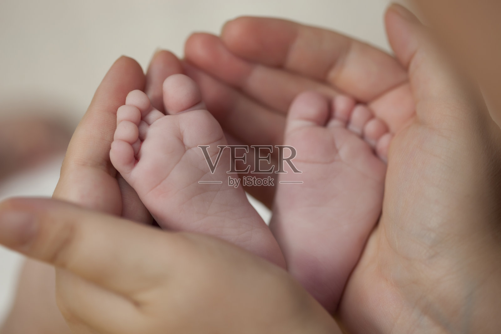 新生婴儿的脚照片摄影图片