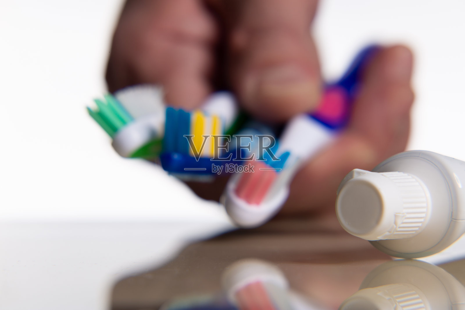 牙刷和牙膏照片摄影图片