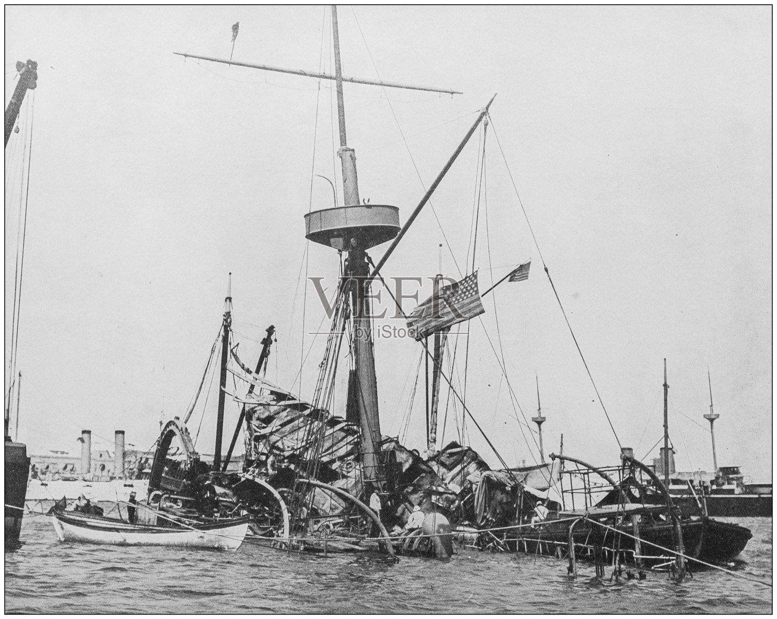 来自美国海军和陆军的古老历史照片:海难照片摄影图片