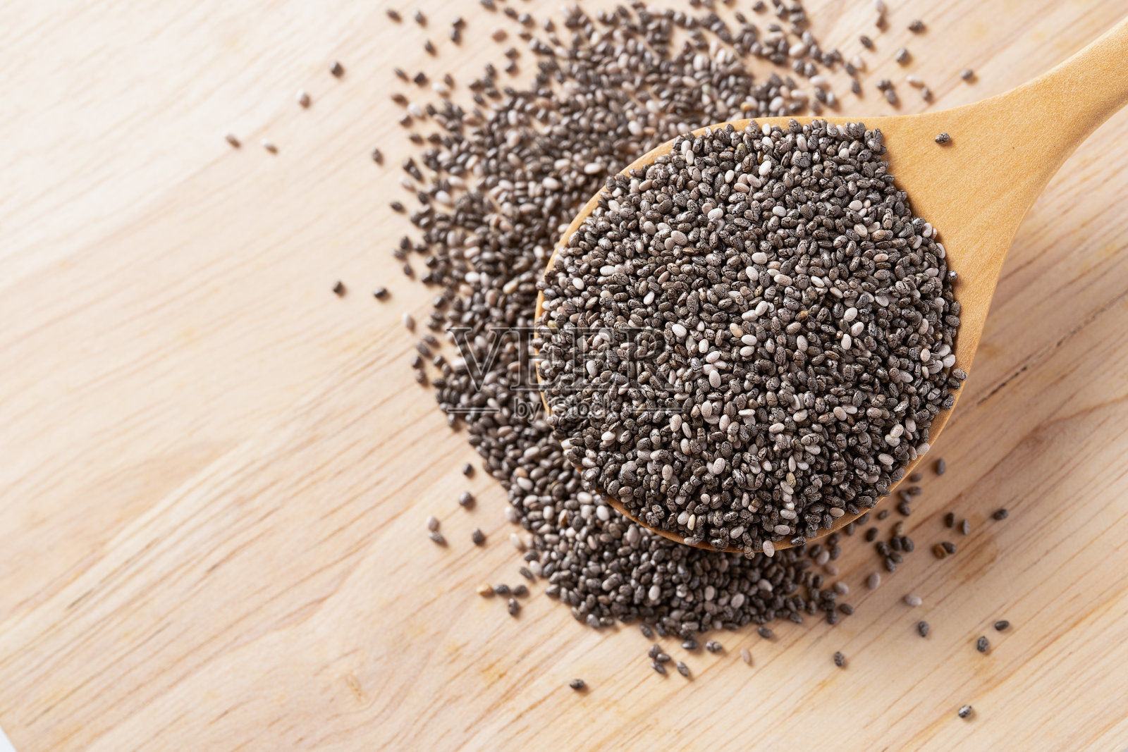 木勺上奇亚种子的特写照片摄影图片