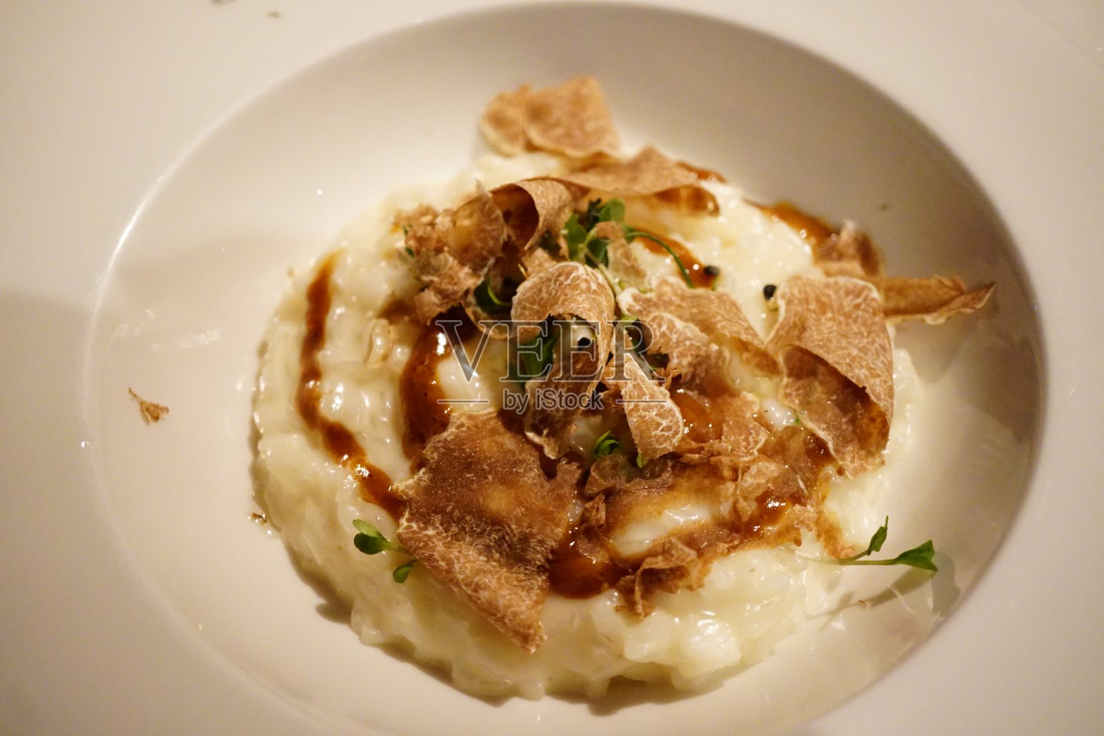 白色块菌意大利调味饭照片摄影图片