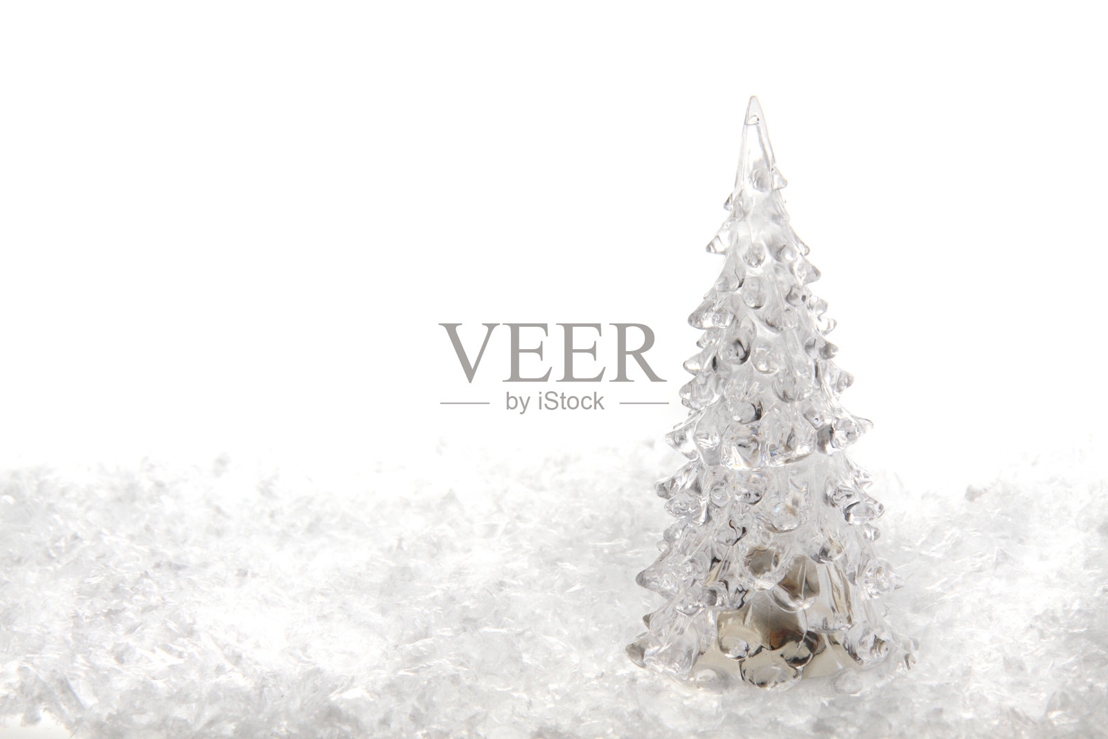 圣诞树在雪中照片摄影图片