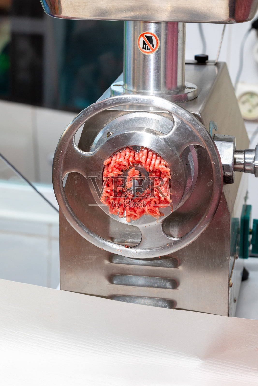 切碎的牛肉和猪肉(用于汉堡包、肉丸等)。肉。照片摄影图片