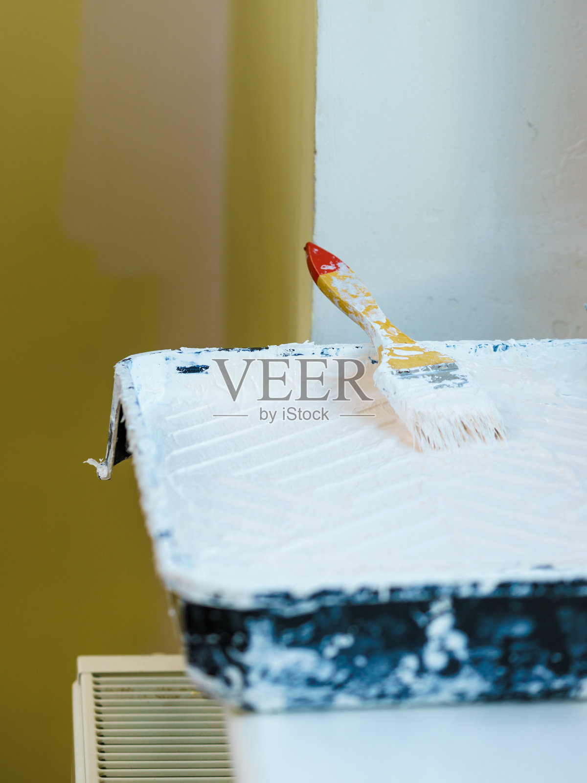 白色油漆和基本设备照片摄影图片