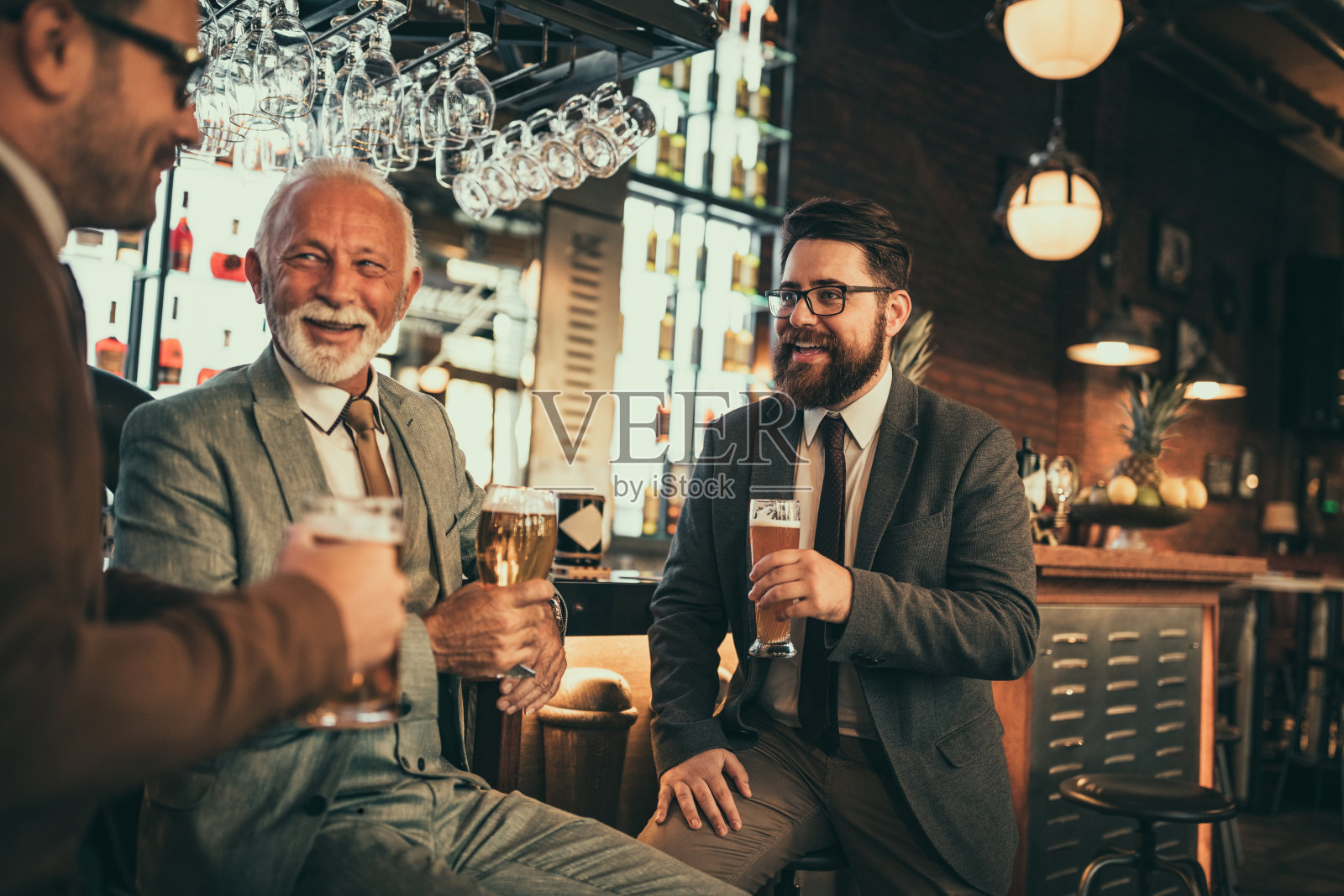 庆祝成功一周的结束照片摄影图片