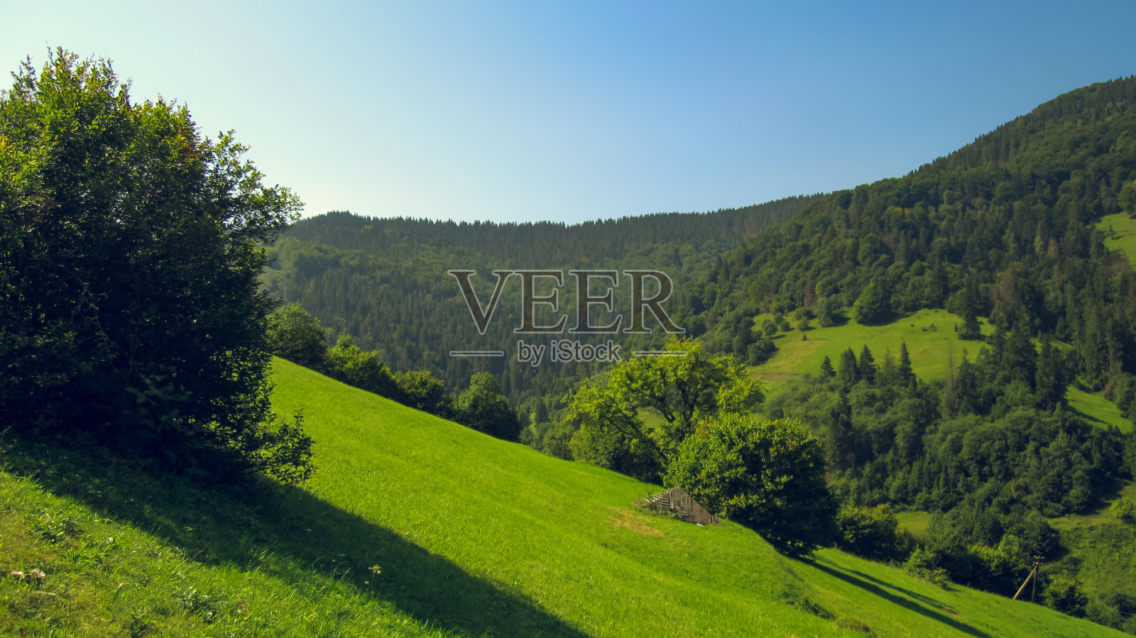 山上的好天气照片摄影图片
