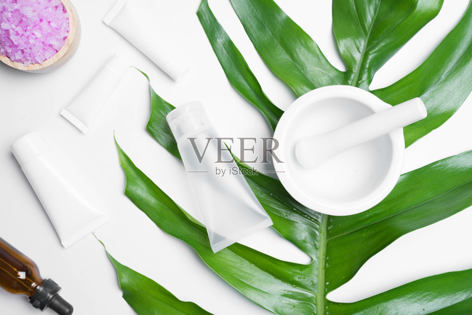 天然化妆品护肤和叶白底照片摄影图片