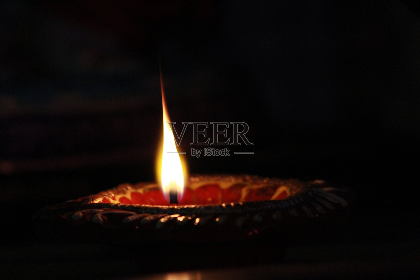 夜晚发光的迪亚照片摄影图片