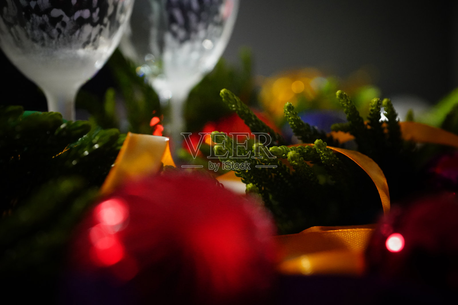 香槟和新年装饰品照片摄影图片