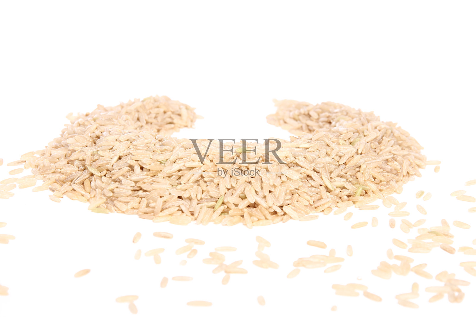 白色背景下的大米照片摄影图片