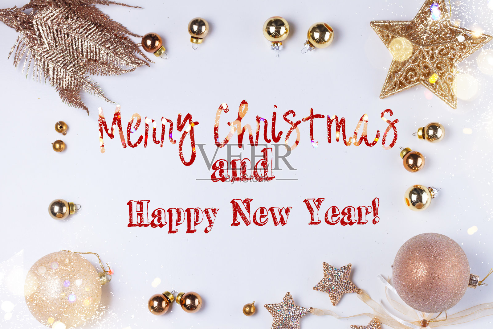 圣诞公寓陈设着用金色装饰的场景照片摄影图片