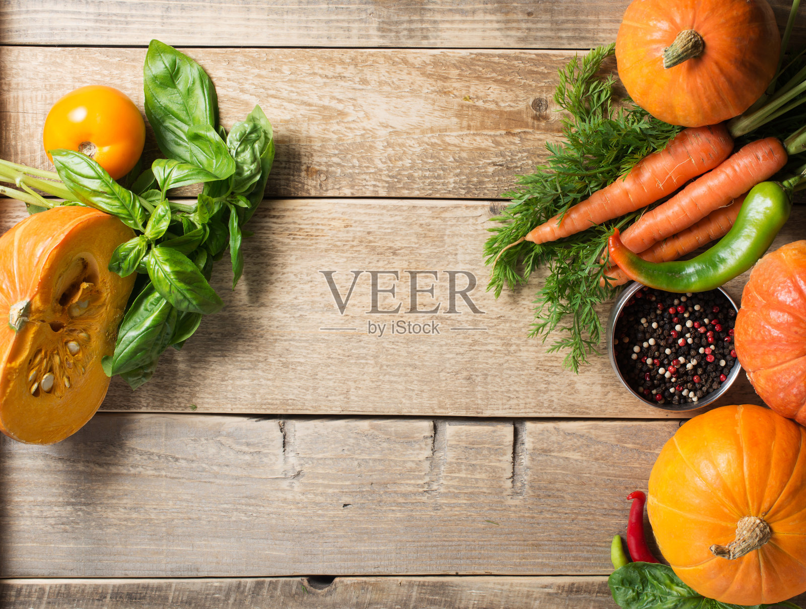 木纹上的蔬菜组照片摄影图片