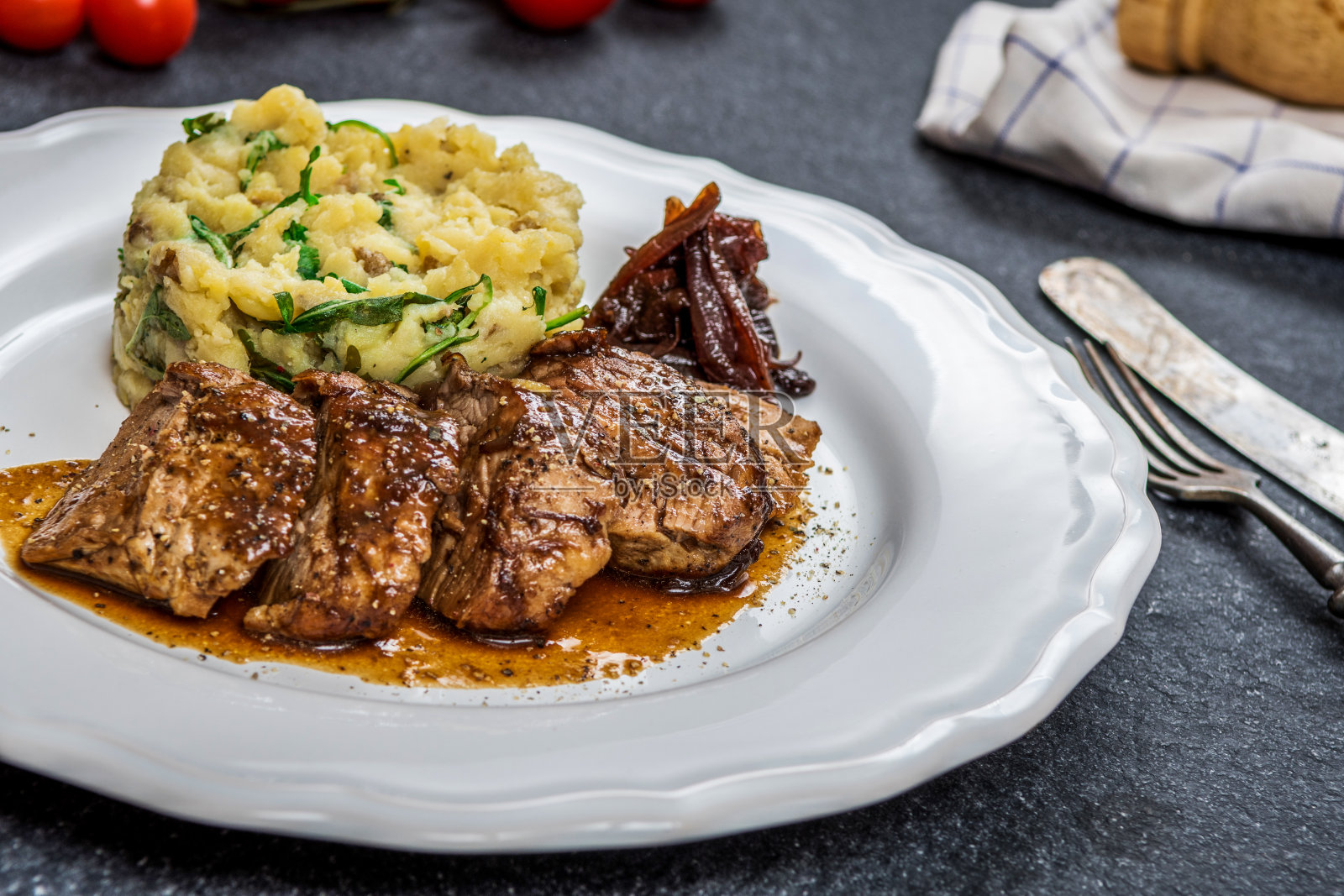 烤猪腩肉照片摄影图片