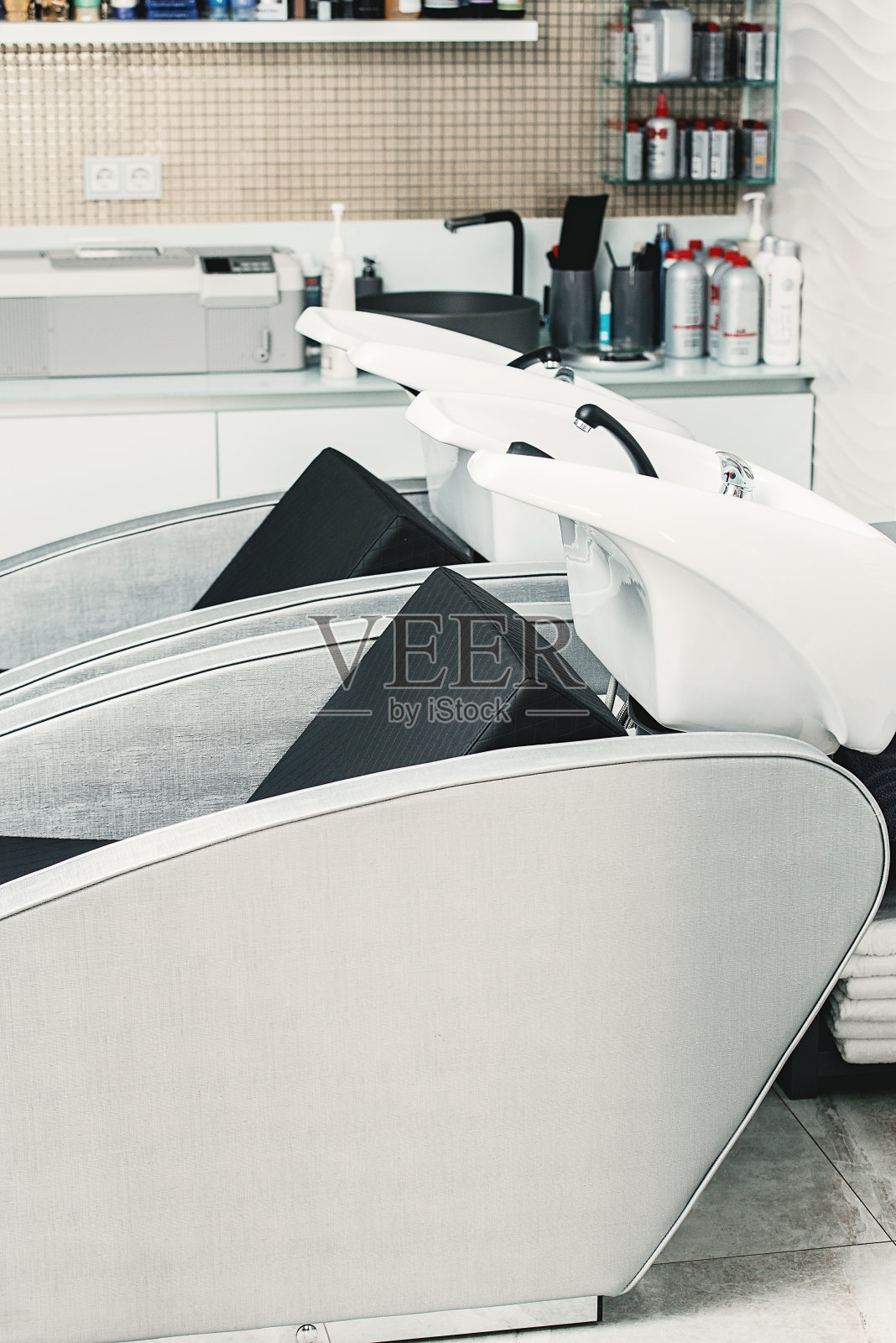 豪华美容院的洗头椅空着照片摄影图片