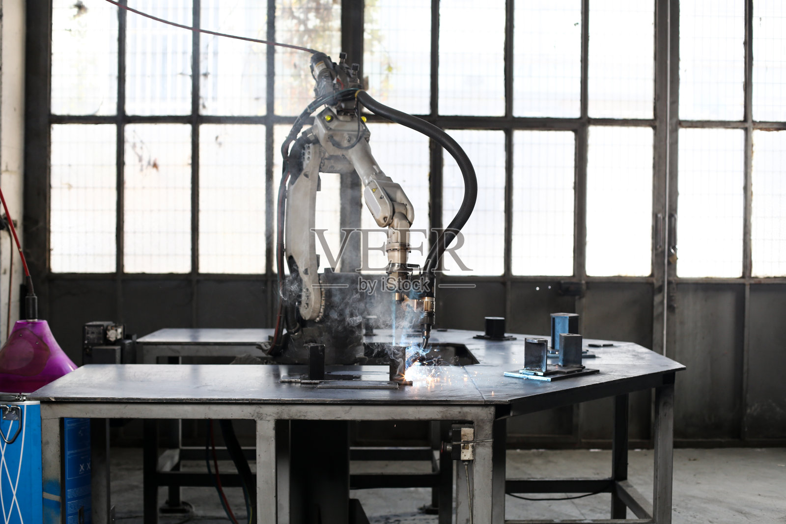 机械臂焊接照片摄影图片