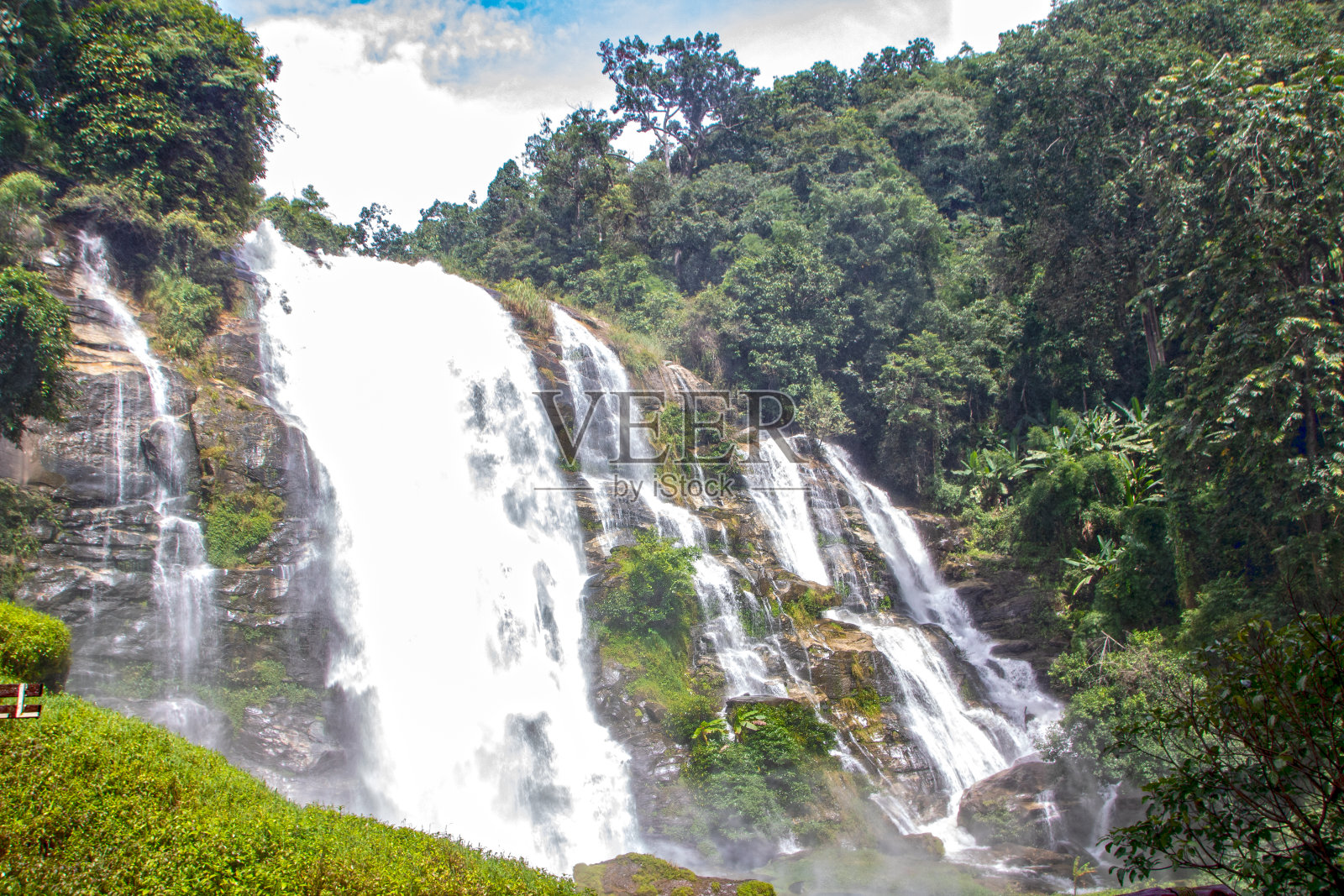 Wachiratan瀑布照片摄影图片