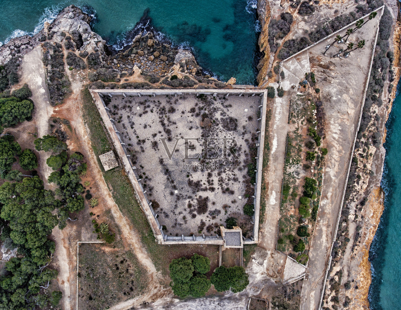 俯瞰旧堡垒的石墙。Forti de la Reina塔拉戈纳，加泰罗尼亚，西班牙照片摄影图片