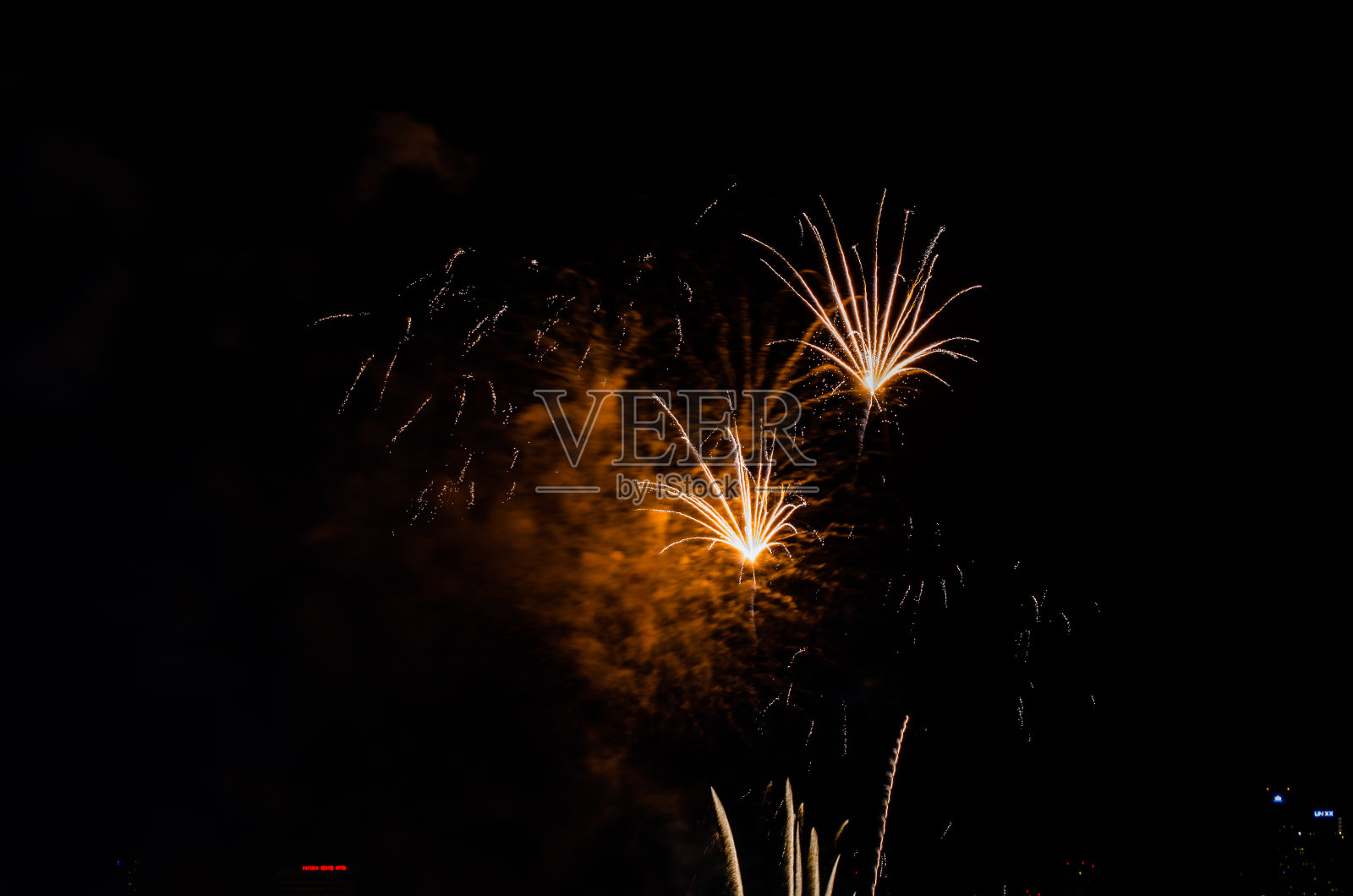 五彩缤纷的烟火表演照片摄影图片