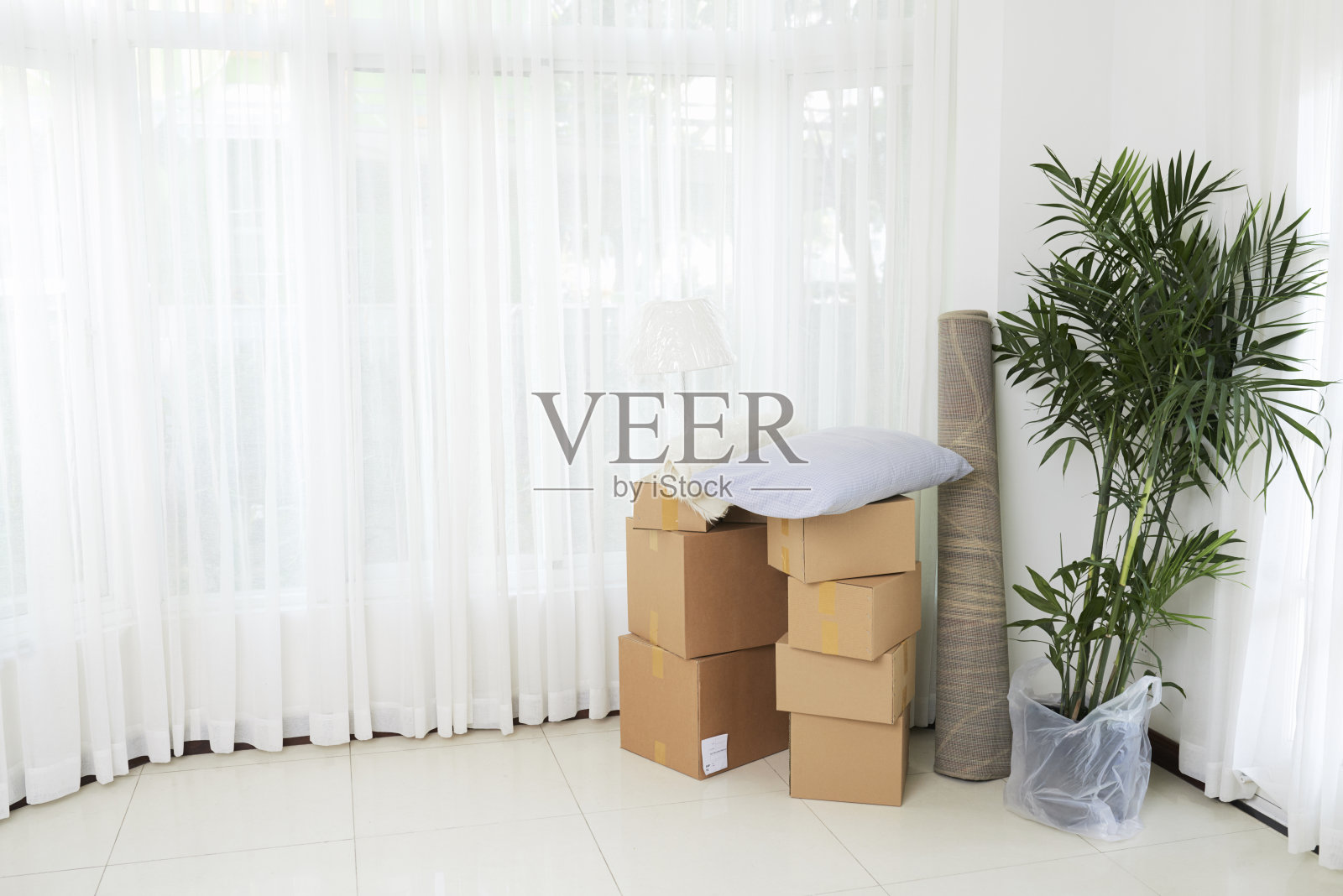 新房子的白色房间和东西照片摄影图片