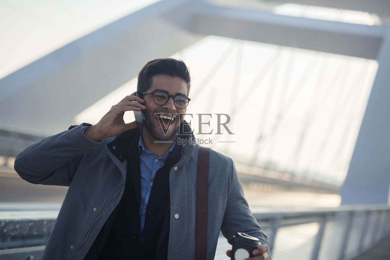 商人使用智能手机照片摄影图片