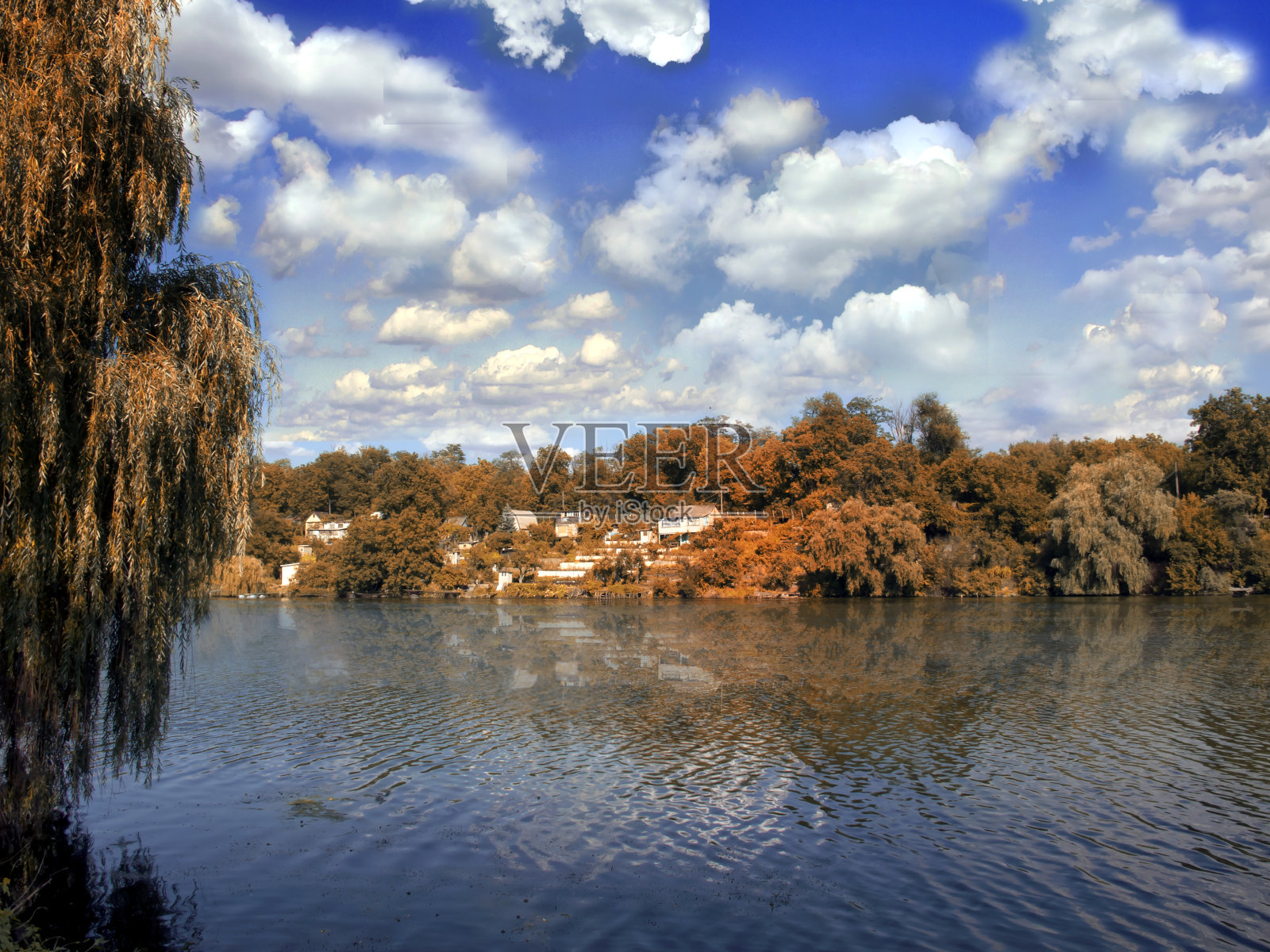 秋天美丽的湖照片摄影图片