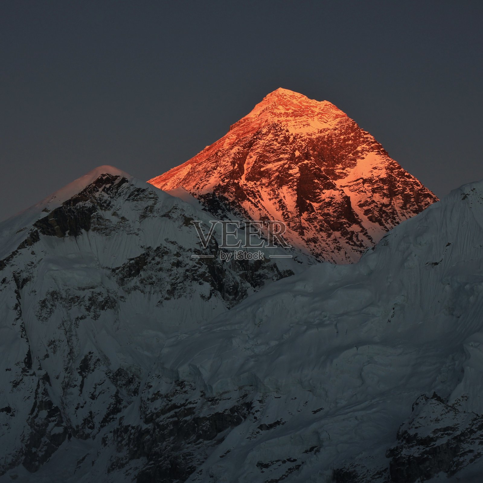 日落时分的珠穆朗玛峰照片摄影图片