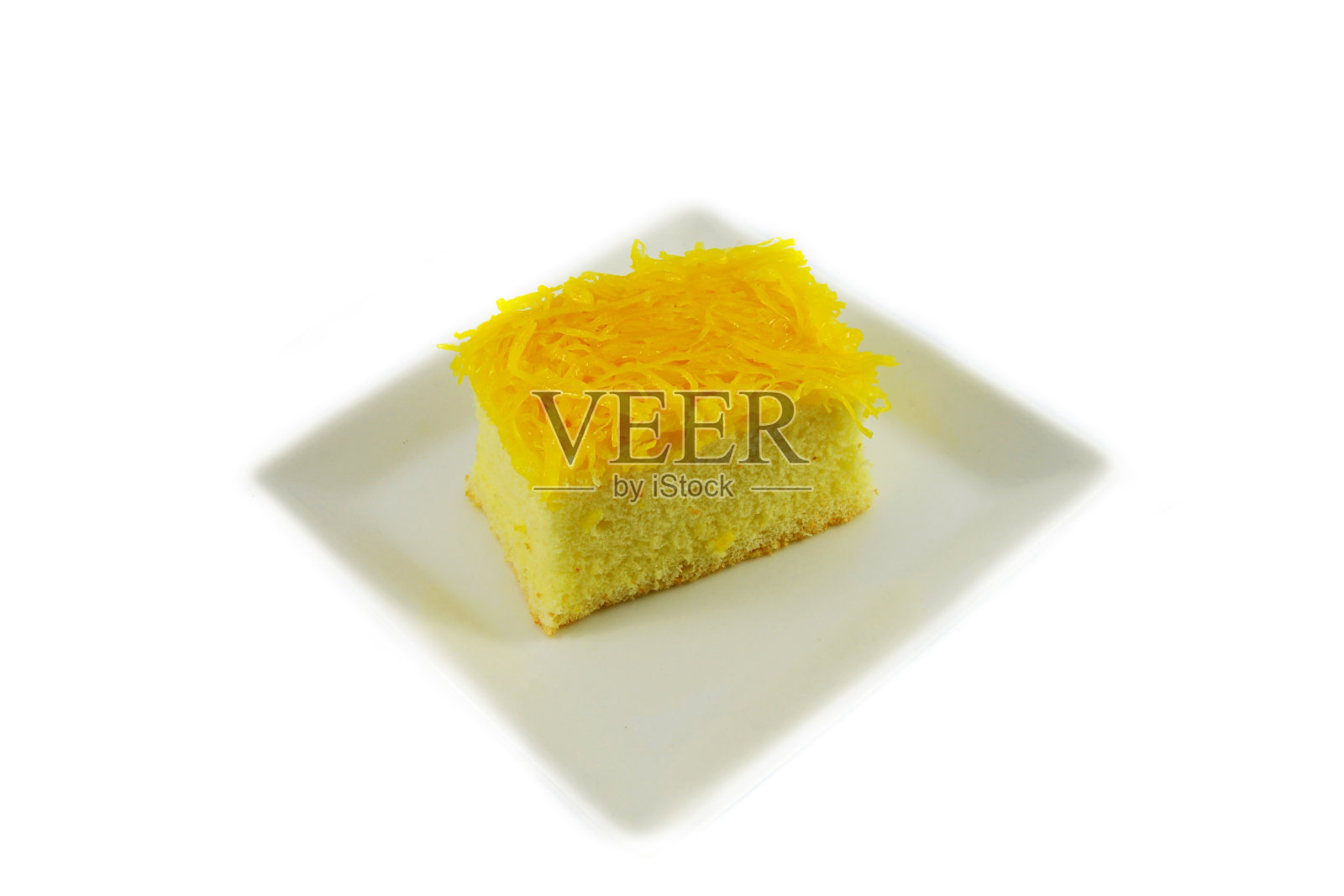 金色的蛋黄将泰国甜点分开放在白色的盘子上照片摄影图片