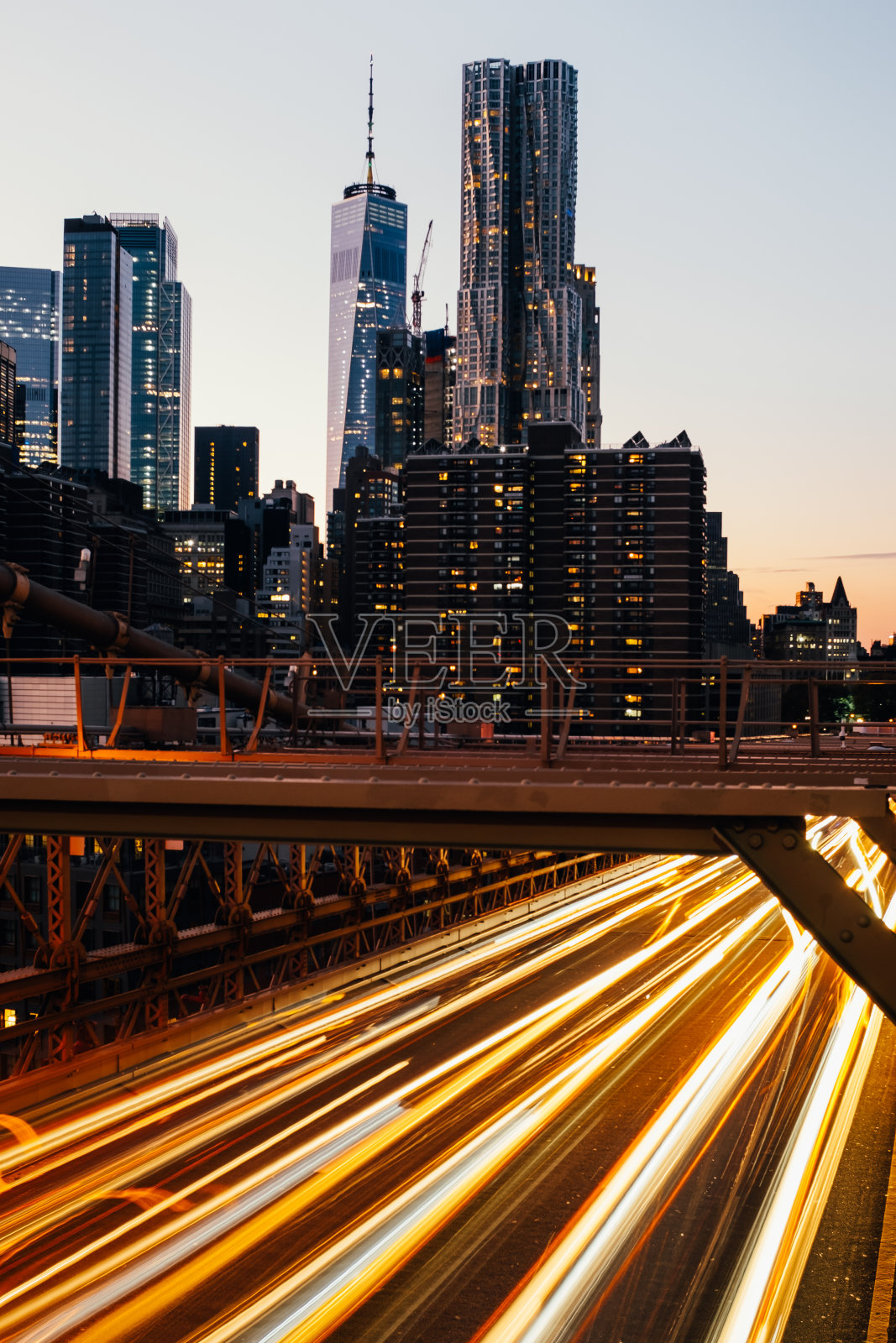 日落时分的曼哈顿建筑，长时间暴露在光线下照片摄影图片