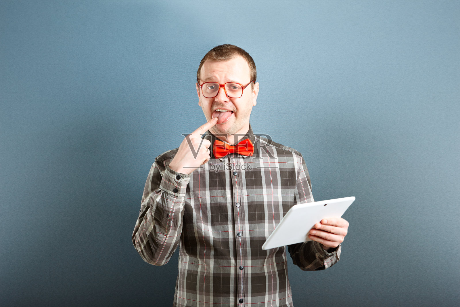 书呆子用平板电脑照片摄影图片