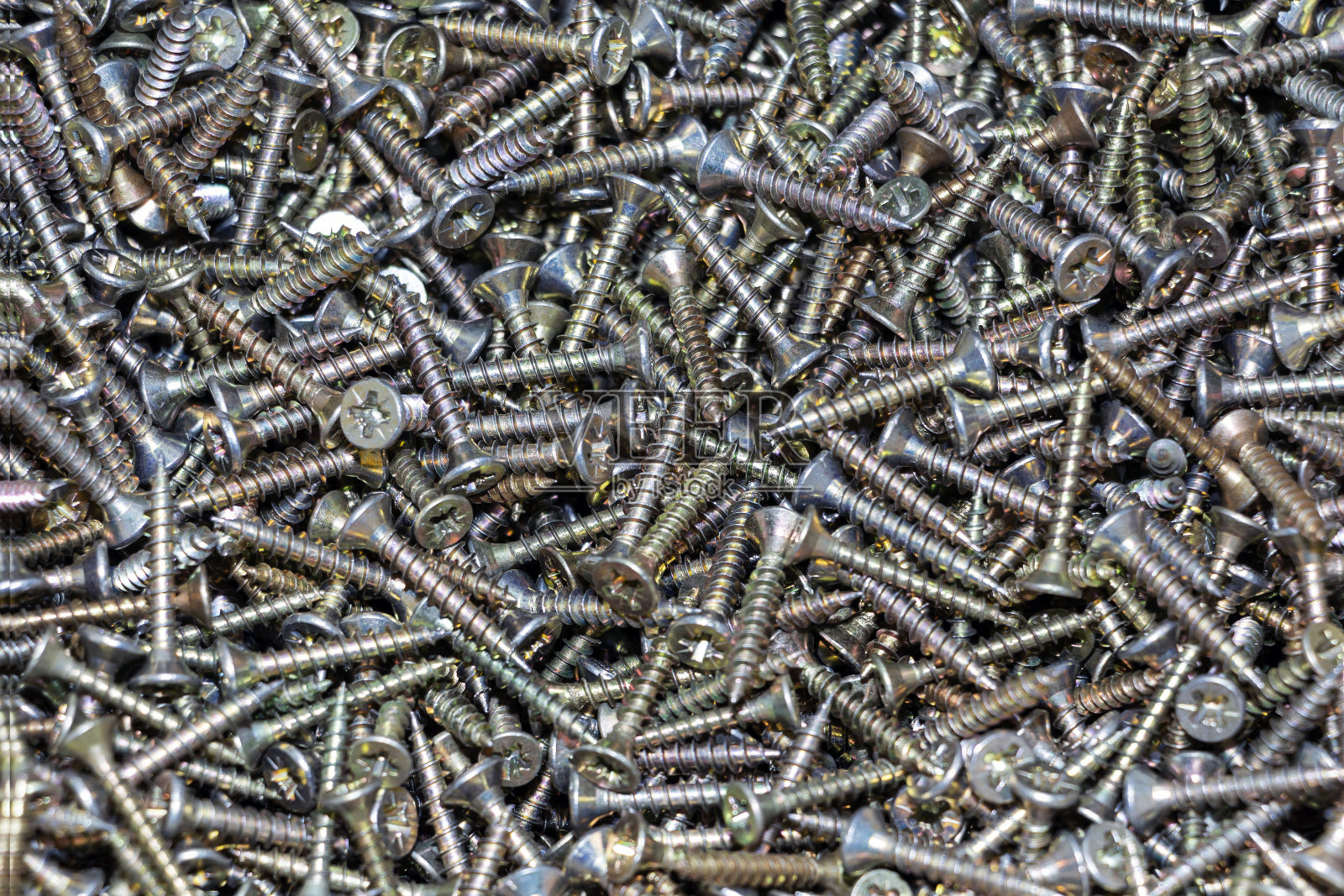 关注的中心。黑色螺丝纹理背景特写，现代金属混合多样性照片摄影图片