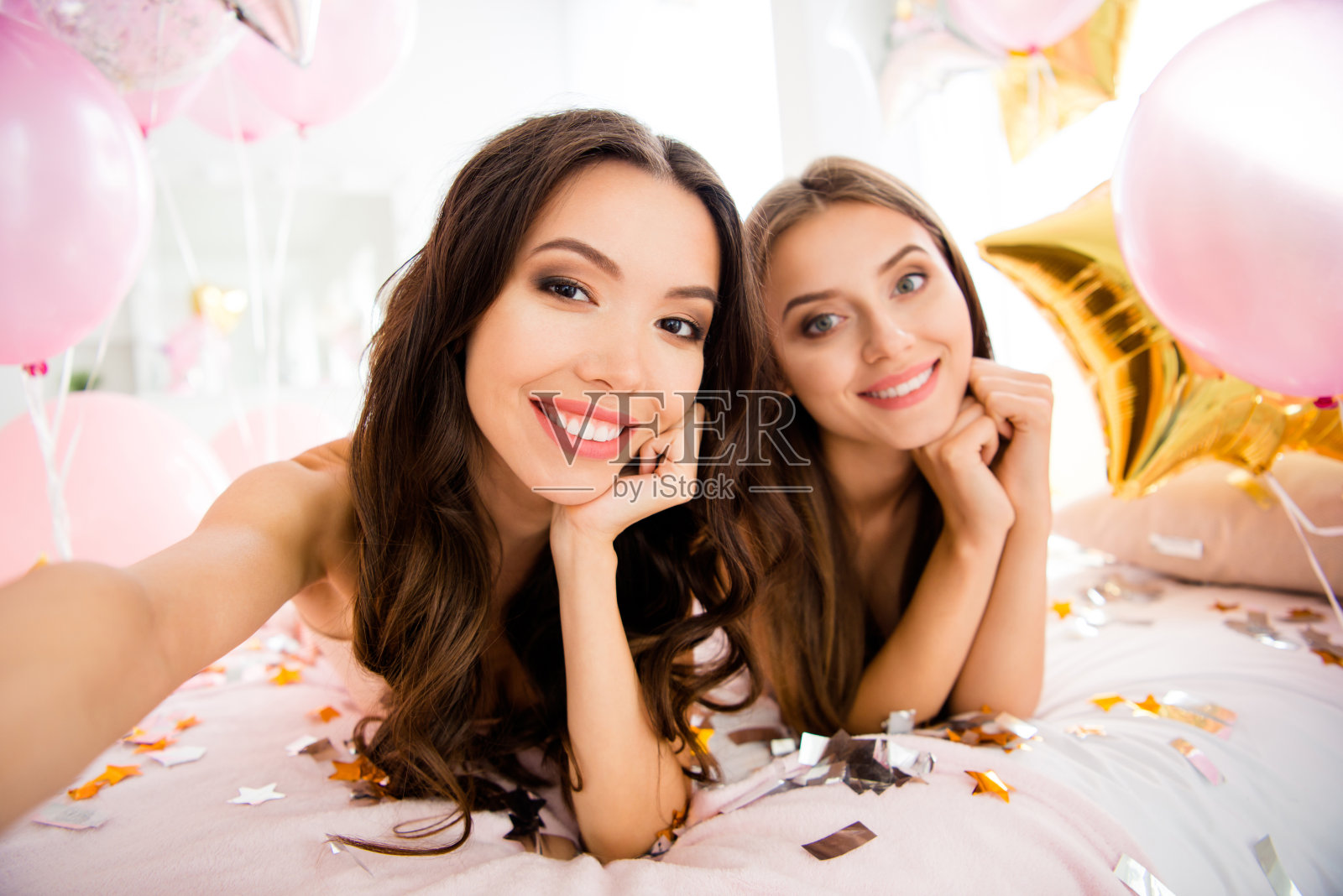 可爱可爱的自画像，非常有趣的乐观主义者照片摄影图片