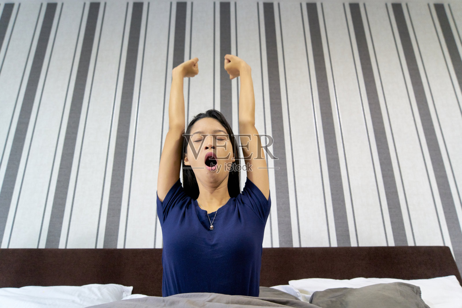 漂亮的女人摆姿势照片摄影图片