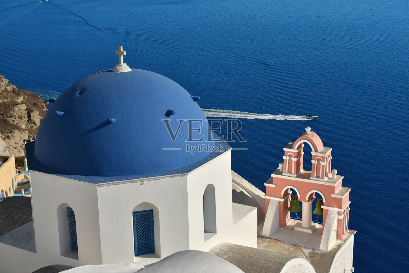 希腊圣托里尼岛伊亚的古老教堂照片摄影图片