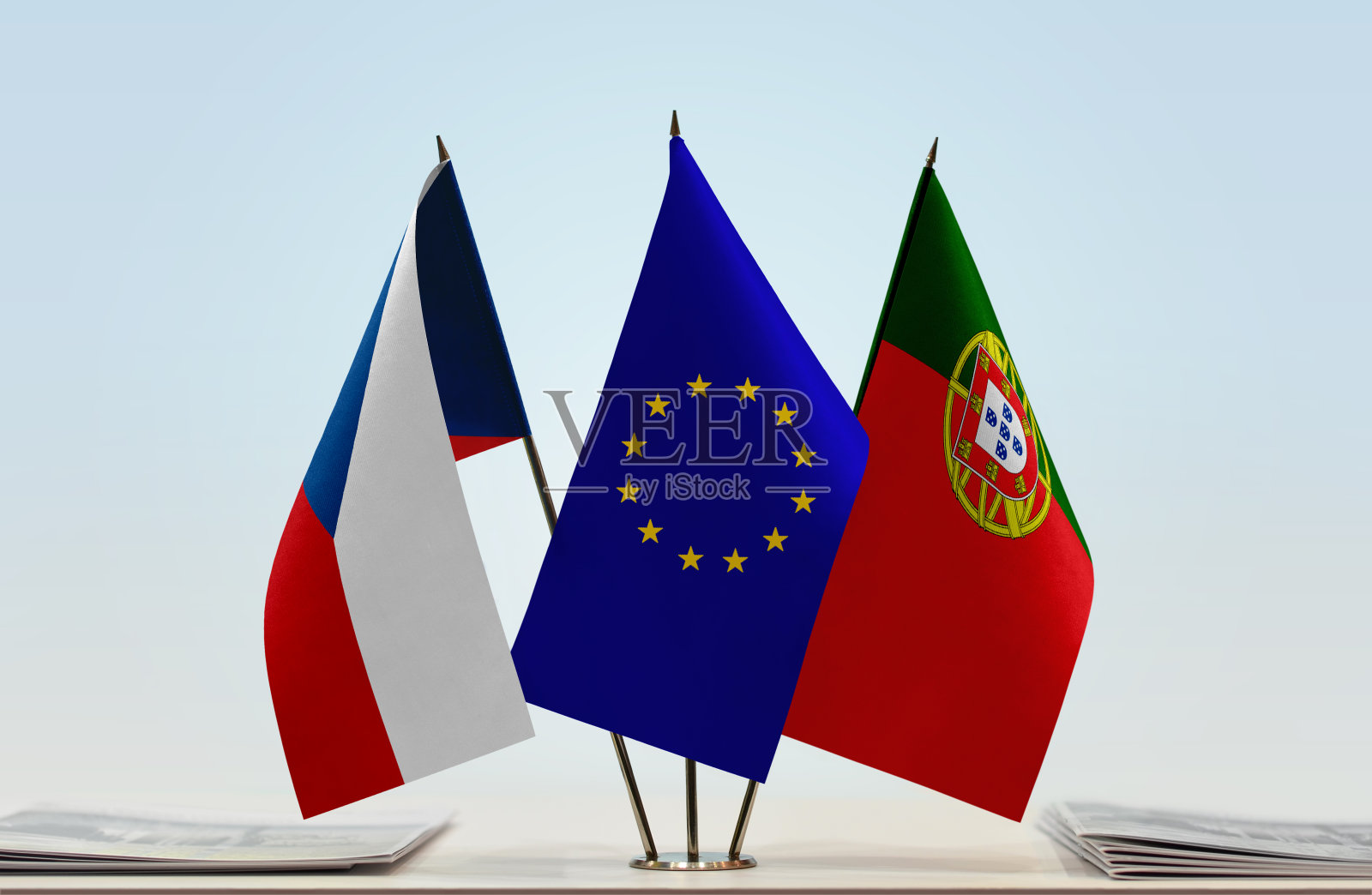 捷克共和国、欧盟和葡萄牙国旗照片摄影图片