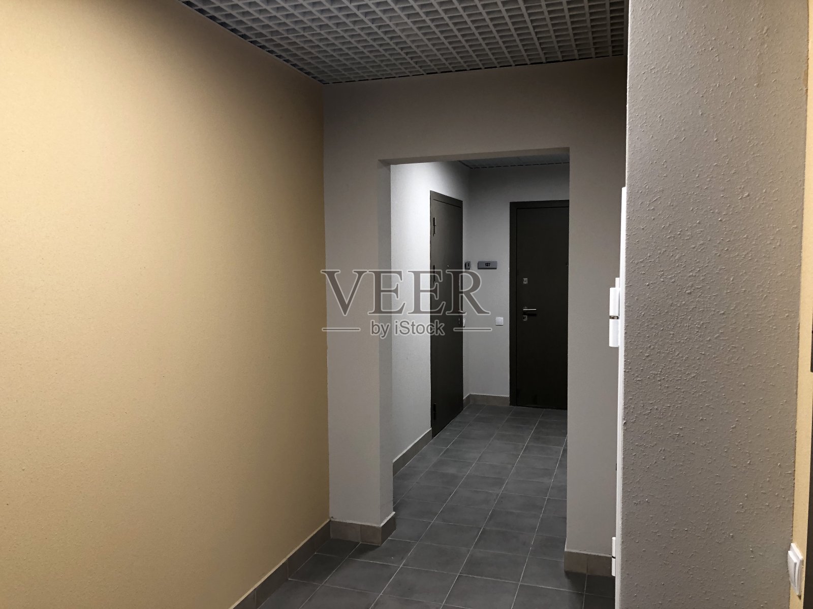 油漆、走廊、家里,墙上照片摄影图片