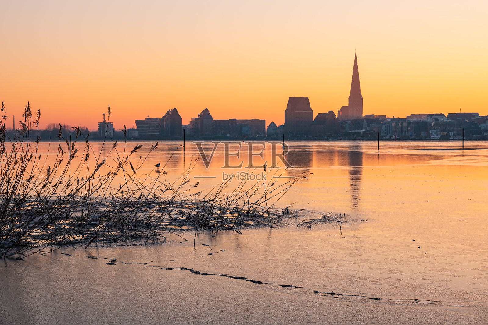 从Warnow河到罗斯托克，德国照片摄影图片
