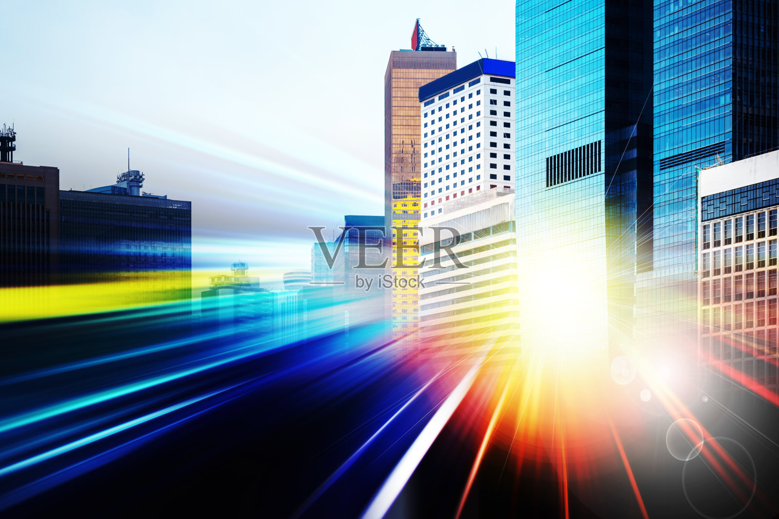 摘要灯光轨迹背景与香港城市的刮刀。双重曝光照片摄影图片