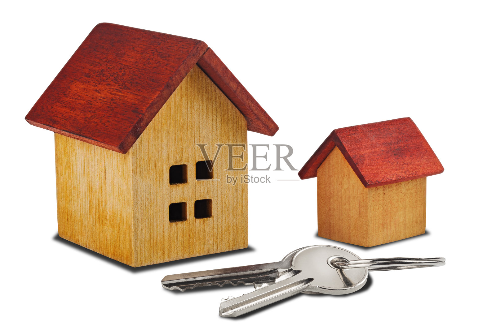 房地产的概念。木屋和钥匙上孤立的白色背景与阴影。构思房地产概念，个人财产和家庭住宅。照片摄影图片