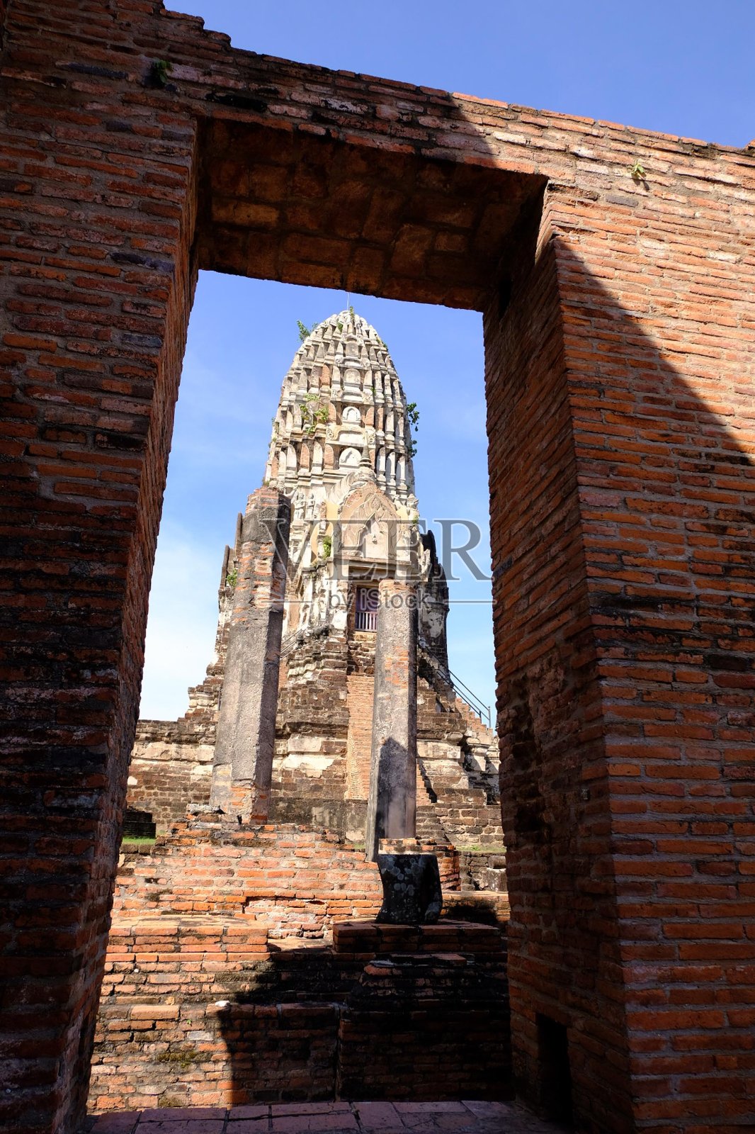 在Ratchaburana历史寺庙的Prang照片摄影图片