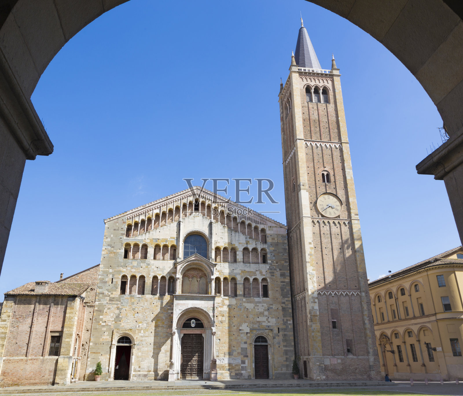 帕尔玛圆顶大教堂。照片摄影图片