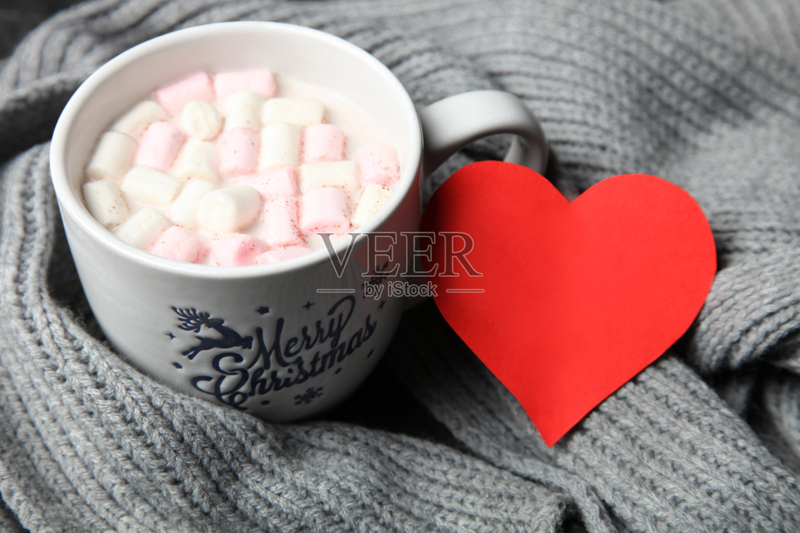 一杯可可和棉花糖照片摄影图片