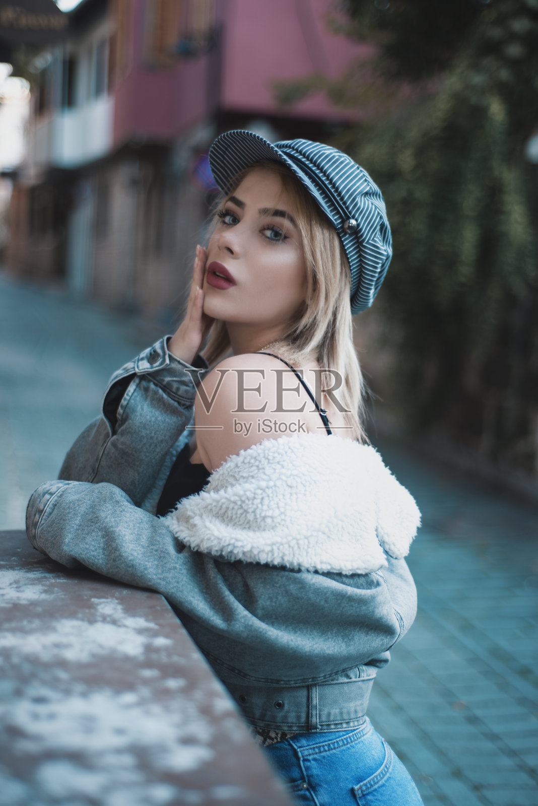 严肃的女人照片摄影图片