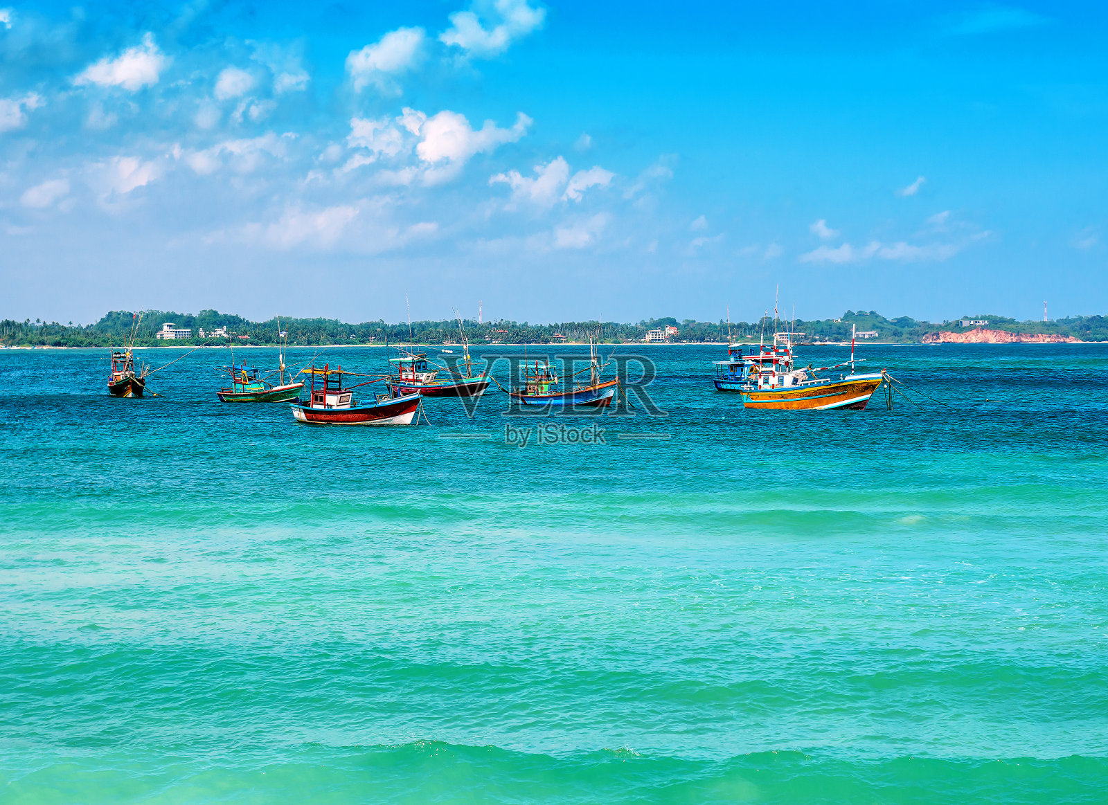 海上的渔船照片摄影图片
