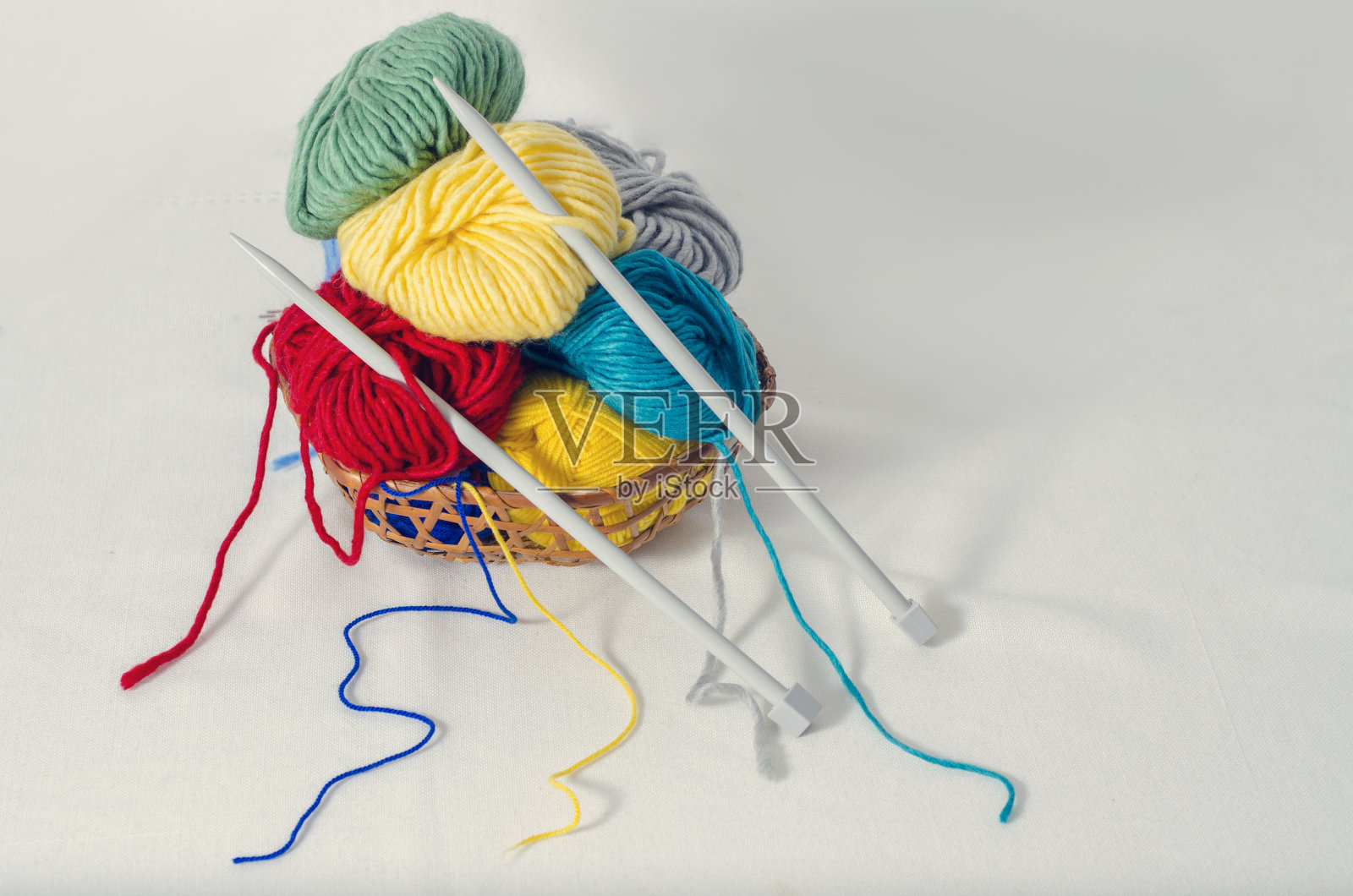 彩纱球在碗中照片摄影图片