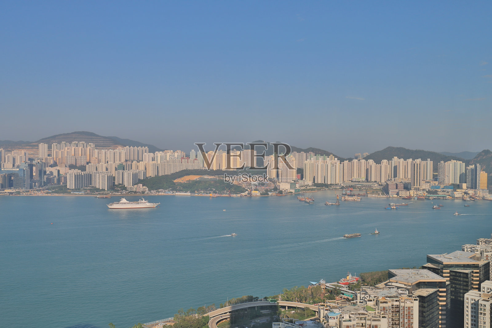 从鱼涌眺望香港天际线照片摄影图片