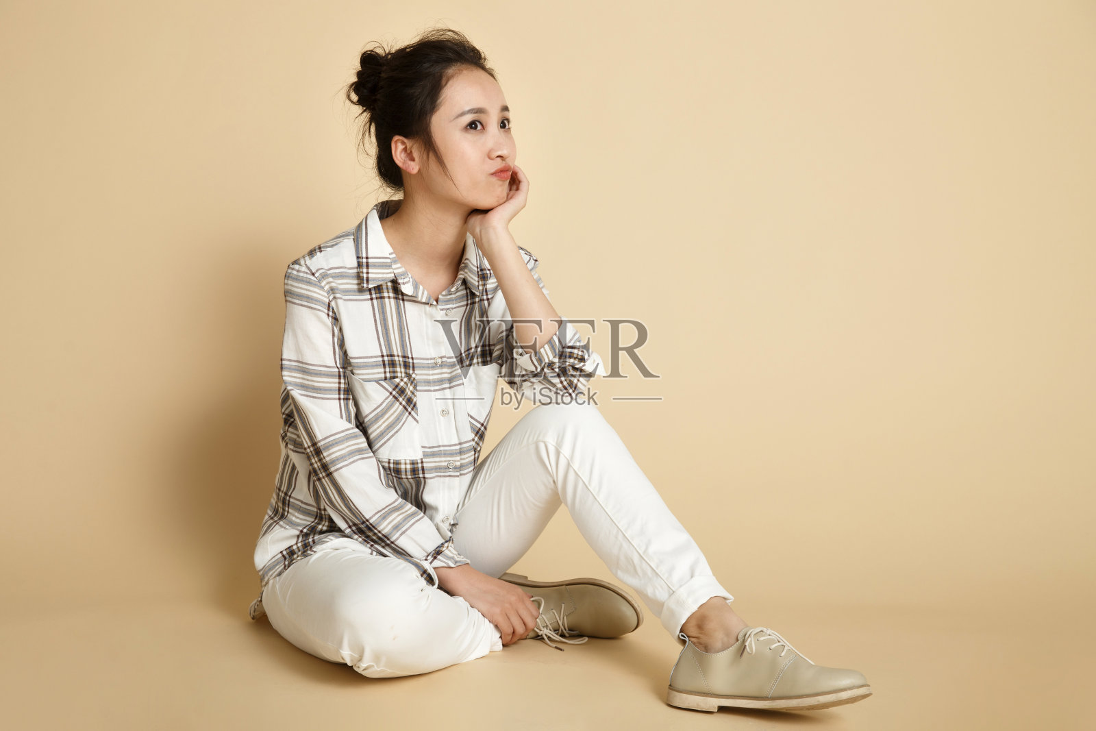 年轻女人照片摄影图片