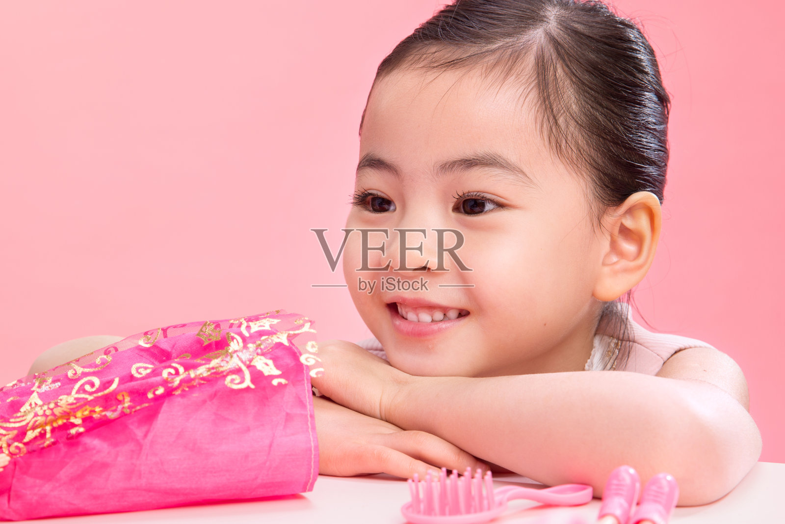 可爱的小女孩照片摄影图片